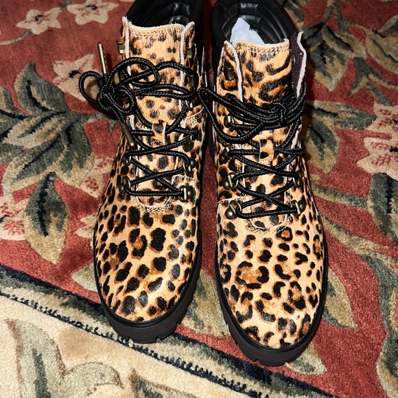Timberland London Square Cheetah Print
Calf Hair Lug Sole Block Combat Boots 8 - Picture 6 of 13
